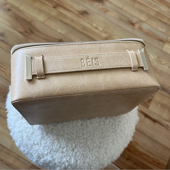 BEIS MAKEUP CASE BARELY USED - Picture 3 of 10